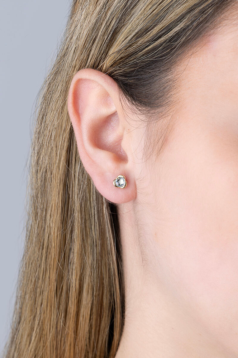 Zlaté náušnice pecky Nya ze žlutého zlata s přírodním Swiss Blue topaz